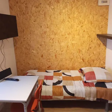 Dampierre 3 Apartment